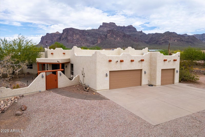 5772 1st Ave, Apache Junction, AZ 85119