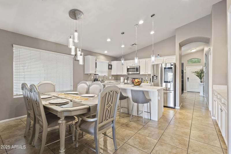 5775 72nd Dr, Glendale, AZ 85303