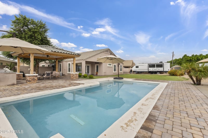 5775 72nd Dr, Glendale, AZ 85303