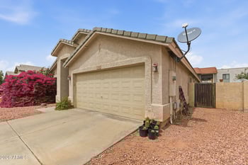 5780 Freeway Ln, Glendale, AZ 85302