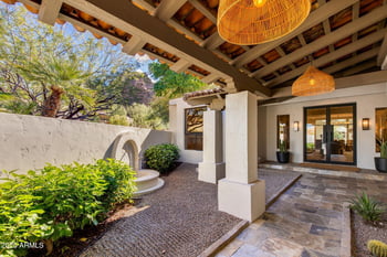 5800 Echo Canyon Ln, Phoenix, AZ 85018