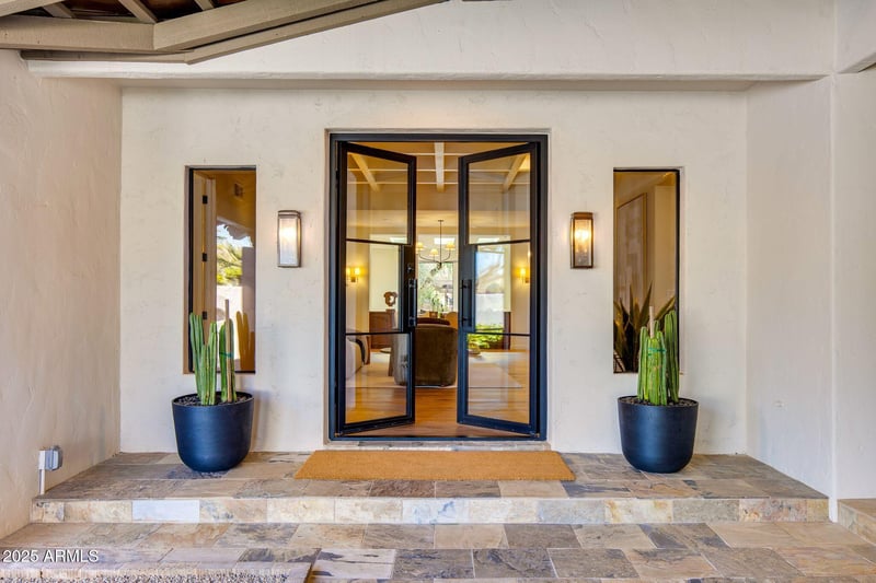 5800 Echo Canyon Ln, Phoenix, AZ 85018