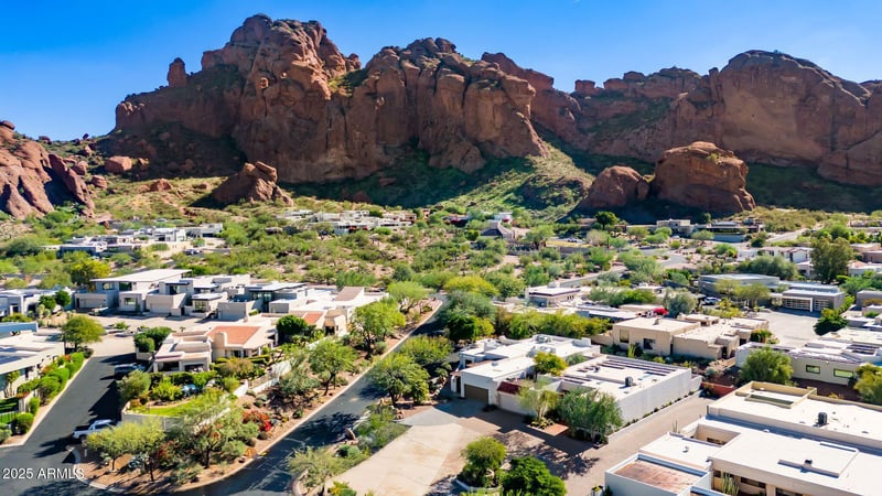 5800 Echo Canyon Ln, Phoenix, AZ 85018