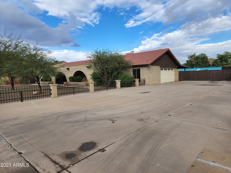 5801 73rd Ave, Glendale, AZ 85303