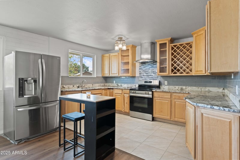 5802 61st Dr, Glendale, AZ 85301