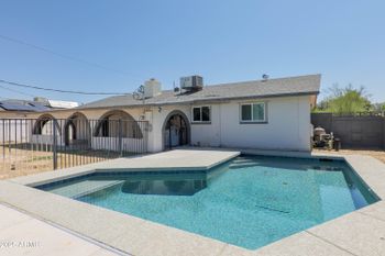 5802 N 61st Dr, Glendale, AZ 85301