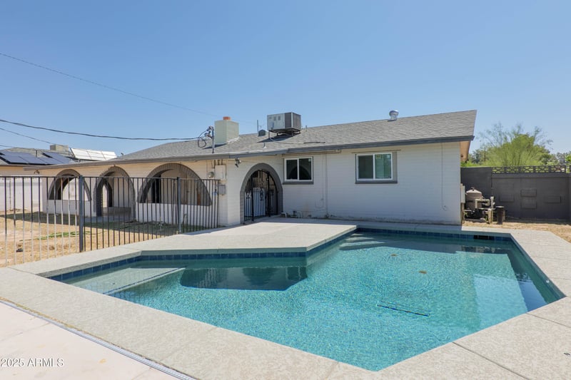 5802 61st Dr, Glendale, AZ 85301