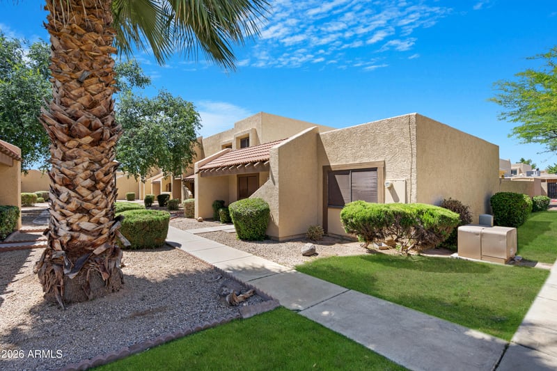 5803 W Gelding Dr, Glendale, AZ 85306