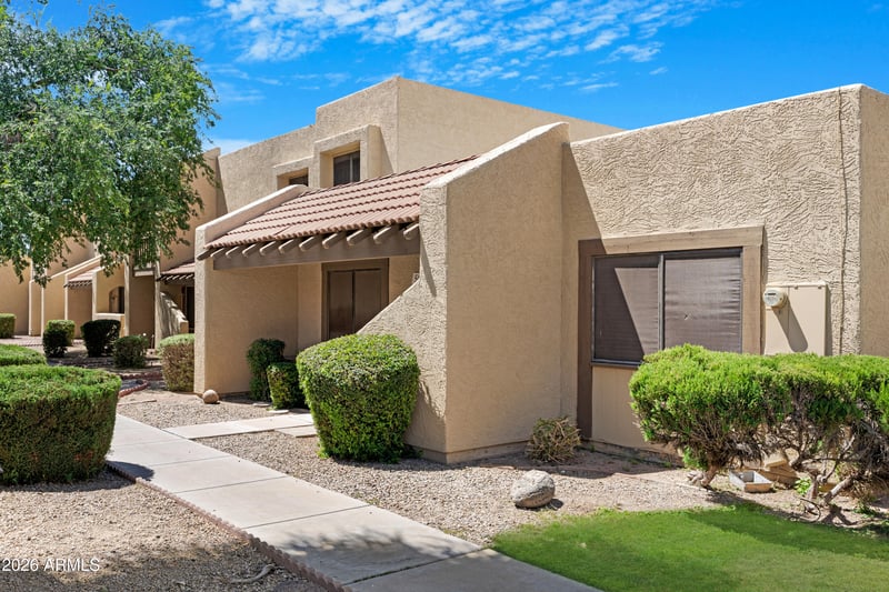 5803 W Gelding Dr, Glendale, AZ 85306