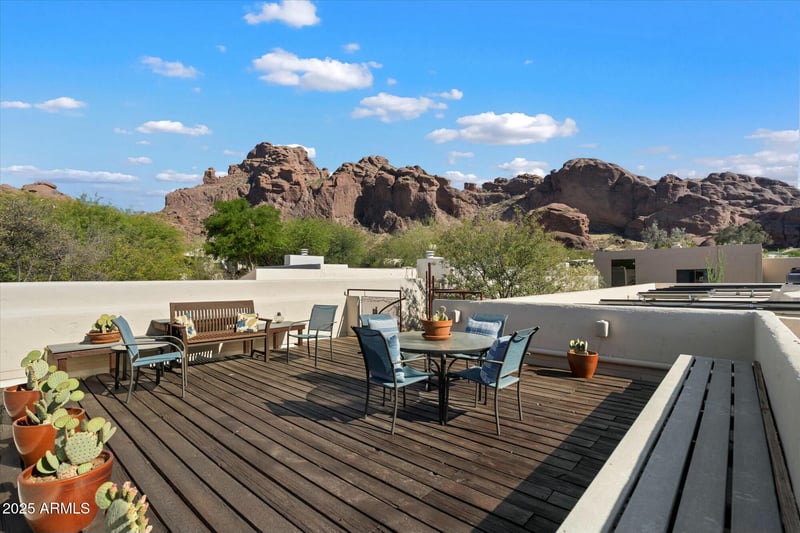 5804 Echo Canyon Ln, Phoenix, AZ 85018
