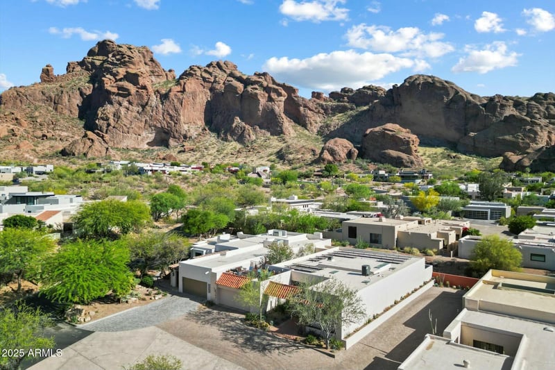 5804 Echo Canyon Ln, Phoenix, AZ 85018