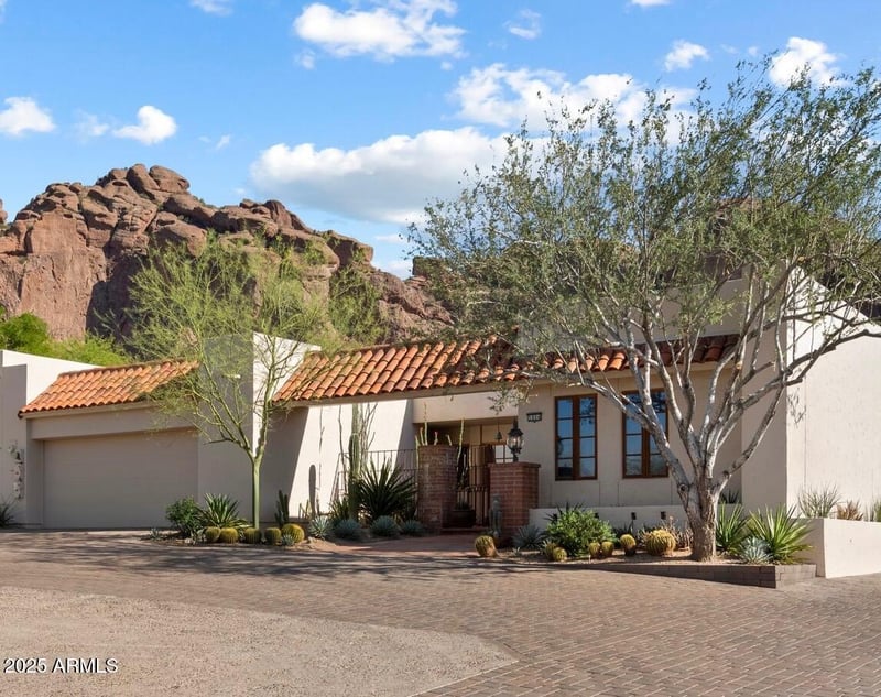 5804 Echo Canyon Ln, Phoenix, AZ 85018