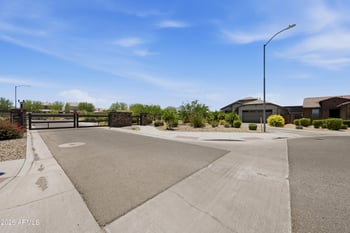 5804 90th Dr, Glendale, AZ 85305