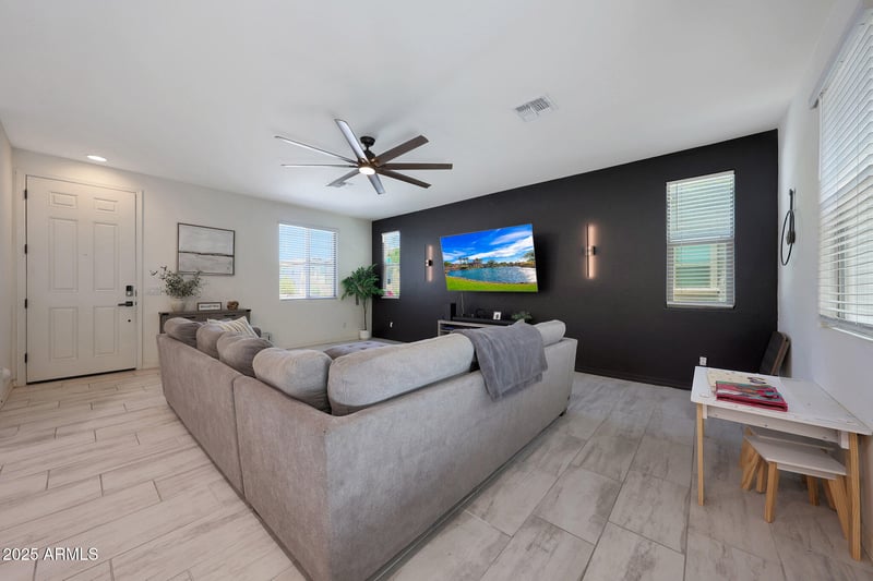 5805 Warner St, Phoenix, AZ 85043