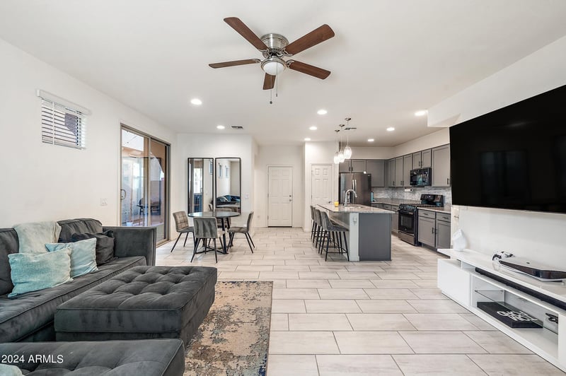 5807 Warner St, Phoenix, AZ 85043