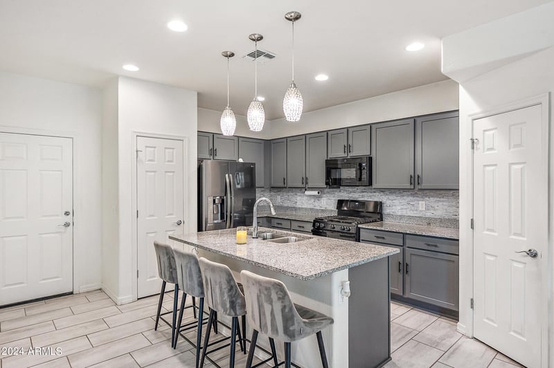 5807 Warner St, Phoenix, AZ 85043