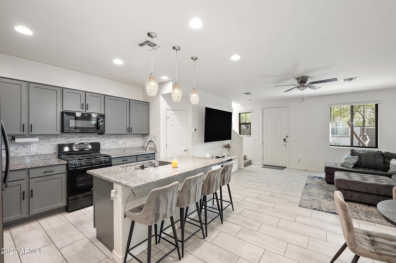 5807 Warner St, Phoenix, AZ 85043