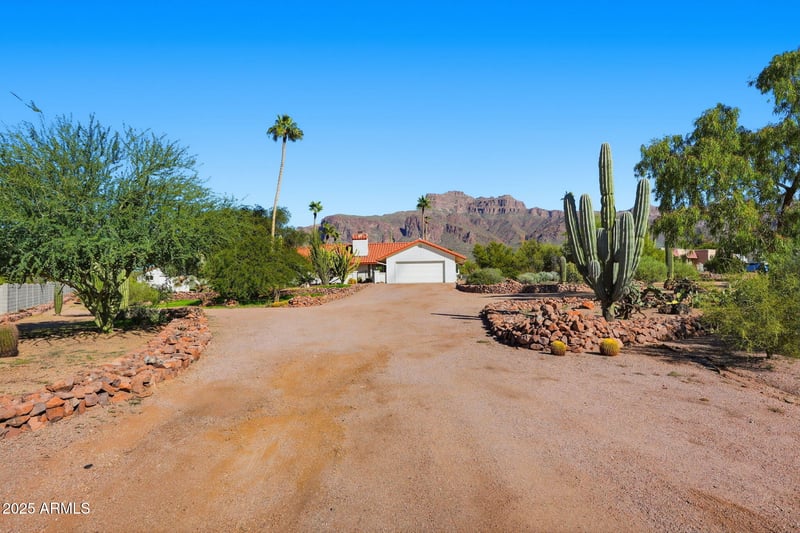 5810 14th Ave, Apache Junction, AZ 85119