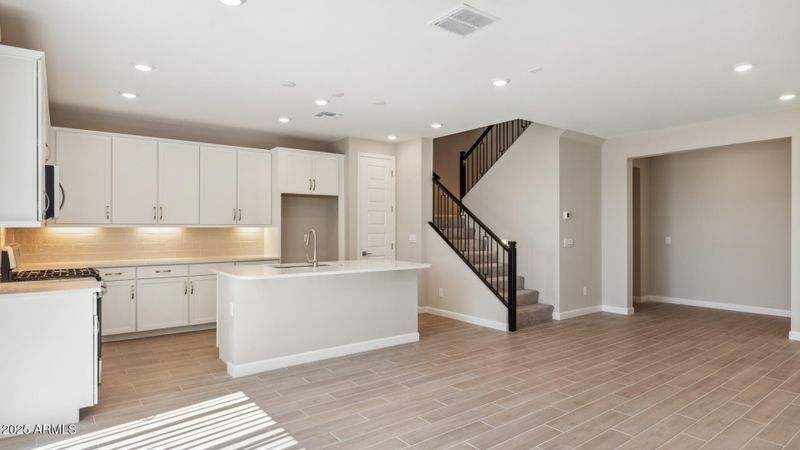 5810 E Zachary Dr, Phoenix, AZ 85054