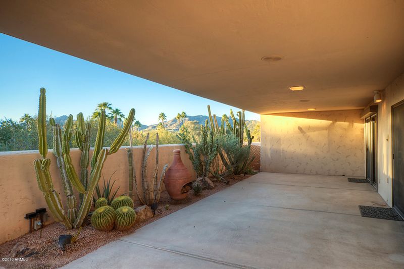 5810 N Echo Canyon Ln, Phoenix, AZ 85018
