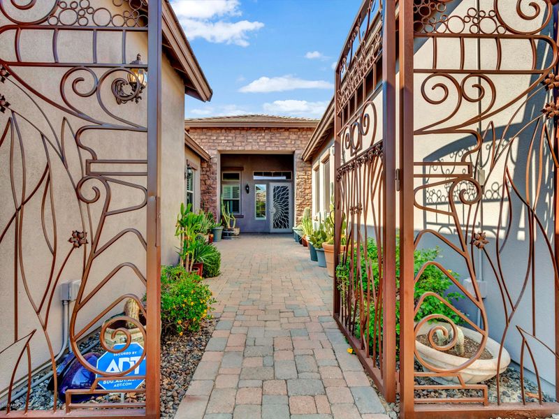 5810 W Desperado Way, Phoenix, AZ 85083