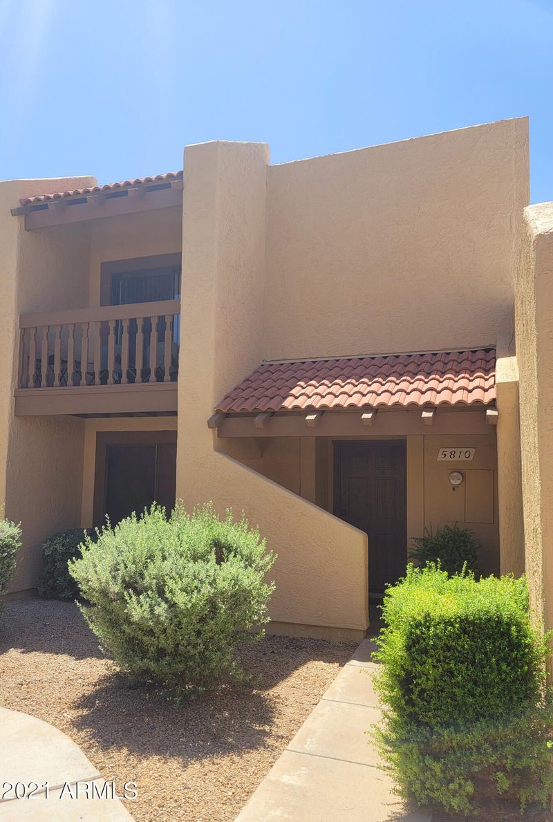 5810 W Winchcomb Dr, Glendale, AZ 85306