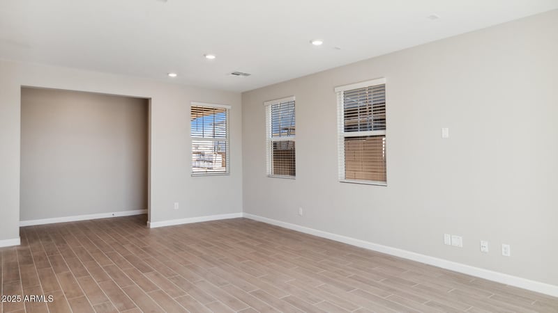5810 Zachary Dr, Phoenix, AZ 85054