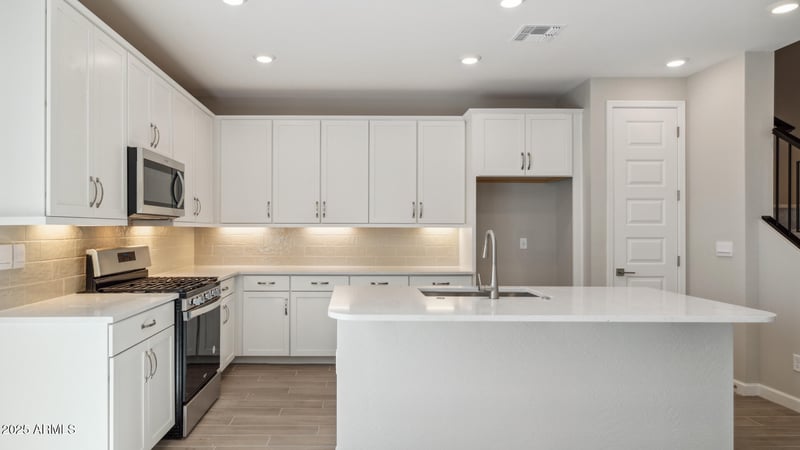 5810 Zachary Dr, Phoenix, AZ 85054