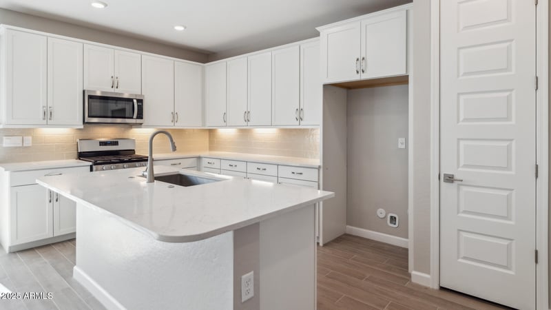 5810 Zachary Dr, Phoenix, AZ 85054