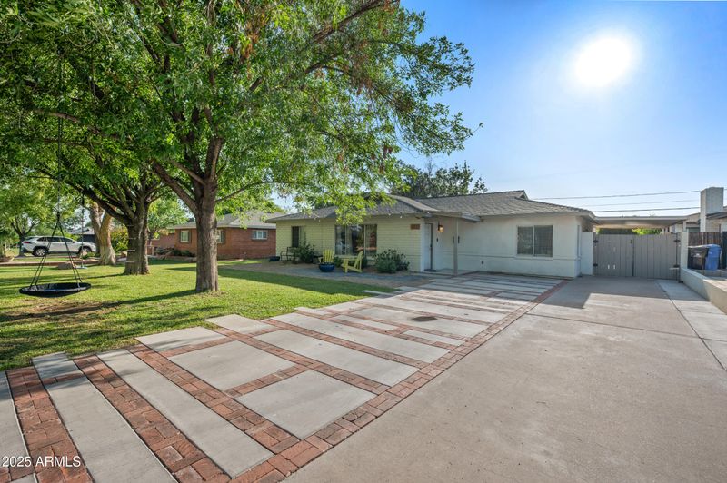 5812 N 18th Pl, Phoenix, AZ 85016