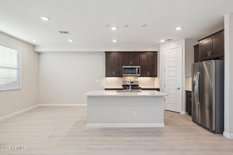 5814 E Zachary Dr, Phoenix, AZ 85054