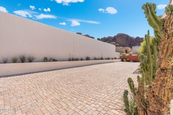 5814 Echo Canyon Ln, Phoenix, AZ 85018