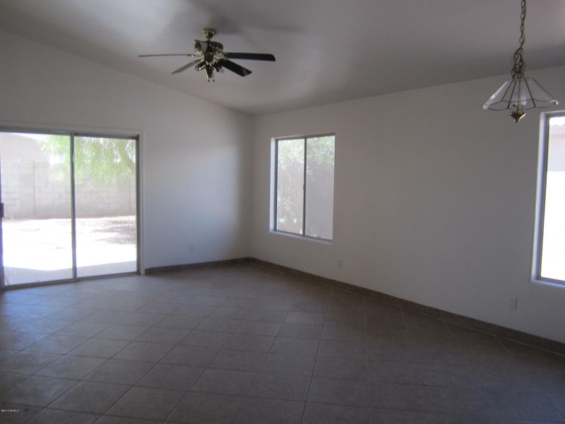5814 N 77th Ave, Glendale, AZ 85303