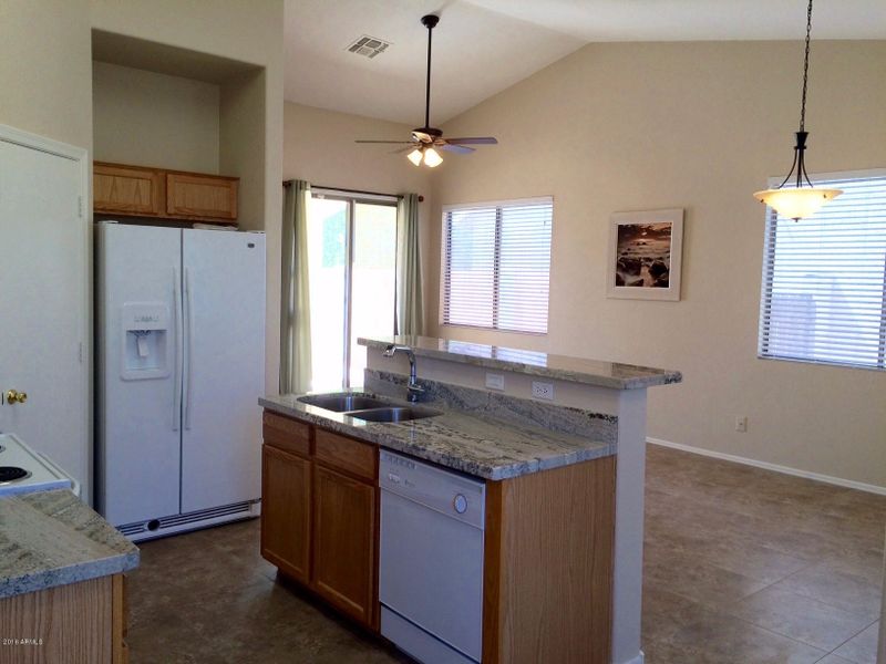 5814 S 14th St, Phoenix, AZ 85040