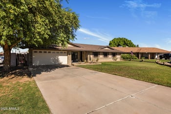 5814 Sunnyslope Ln, Glendale, AZ 85302