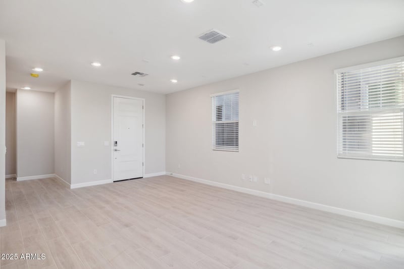 5814 Zachary Dr, Phoenix, AZ 85054