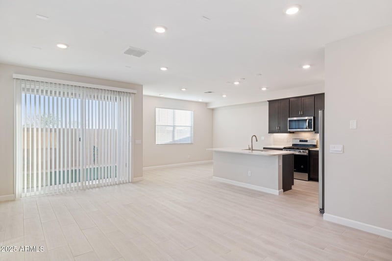 5814 Zachary Dr, Phoenix, AZ 85054
