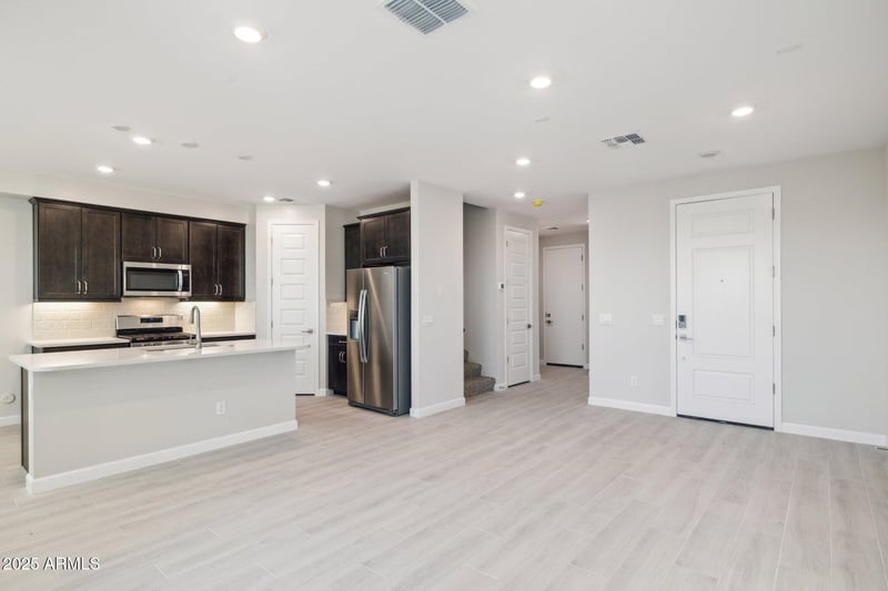 5814 Zachary Dr, Phoenix, AZ 85054