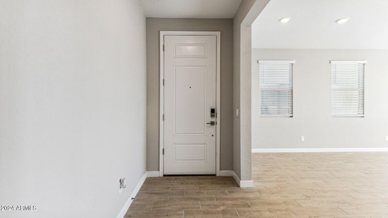 5815 E Rose Garden Ln, Phoenix, AZ 85054