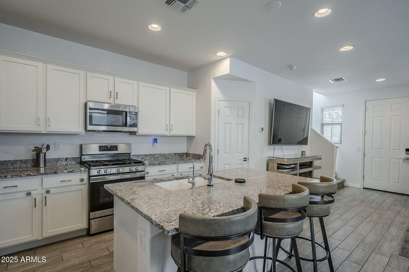 5815 Encinas Ln, Phoenix, AZ 85043