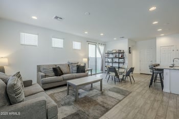 5815 Encinas Ln, Phoenix, AZ 85043