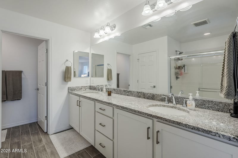 5815 Encinas Ln, Phoenix, AZ 85043