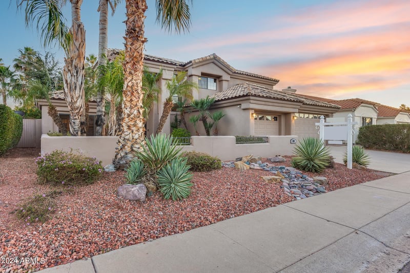 5815 W Del Lago Cir, Glendale, AZ 85308