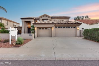5815 W Del Lago Cir, Glendale, AZ 85308