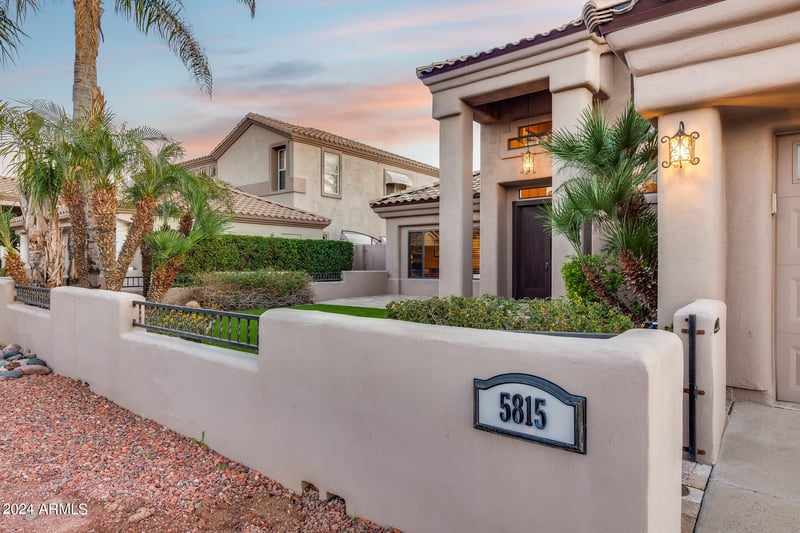 5815 W Del Lago Cir, Glendale, AZ 85308