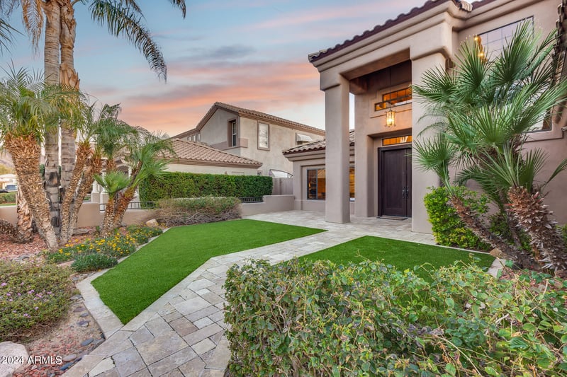 5815 W Del Lago Cir, Glendale, AZ 85308