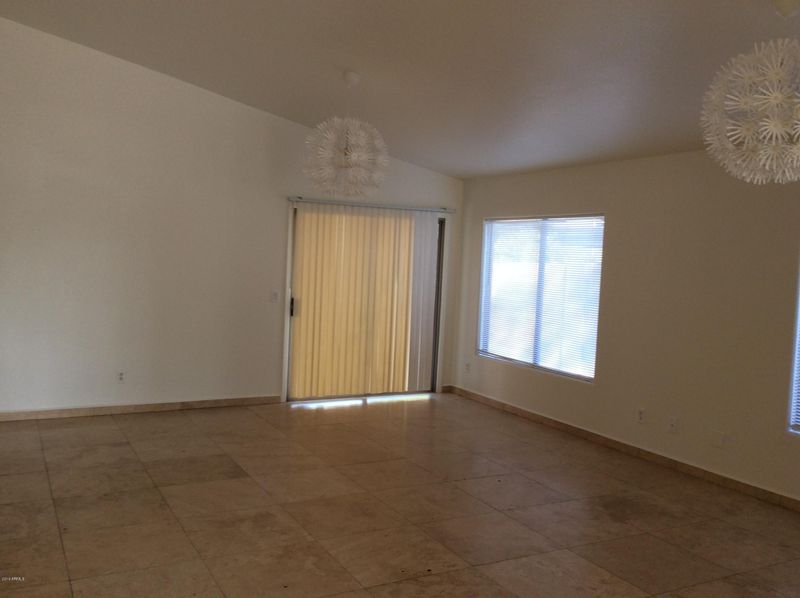 5816 W Freeway Ln, Glendale, AZ 85302