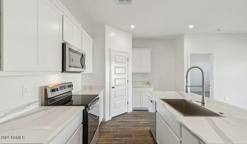 5817 Freesia Ln, San Tan Valley, AZ 85140