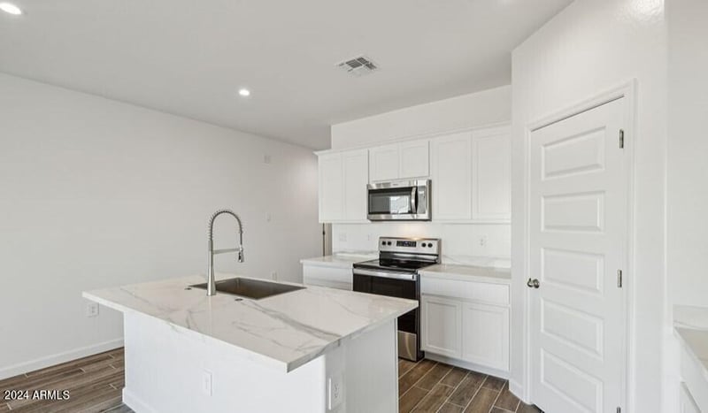 5817 Freesia Ln, San Tan Valley, AZ 85140