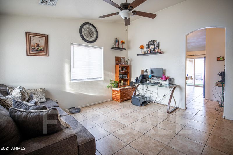 5817 S 11th Dr, Phoenix, AZ 85041